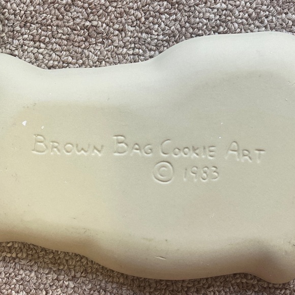 Brown Bag Cookie Art Vintage Whimsical Cream Cat Ceramic Hanging Art 1983 - Picture 3 of 6